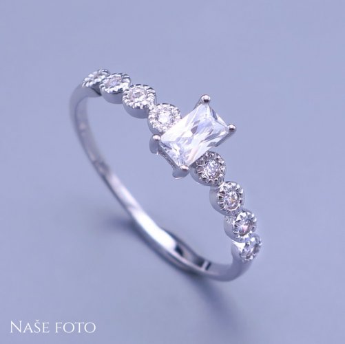 Luxusní dámský stříbrný prsten s obdélníkovým kamínkem