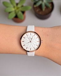 Elegantné biele dámske hodinky s reliéfnym ciferníkom