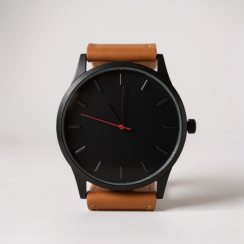 Minimalistické hodinky s hnědým páskem