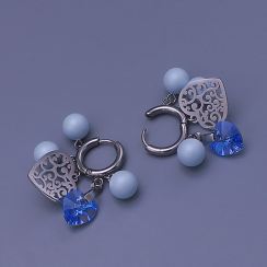 Náušnice z chirurgické oceli se Swarovski srdíčky a perličkami – světle modré