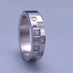 Dámský prsten z chirurgické oceli s čirými zirkony