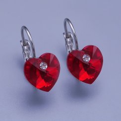 Krásne dámske náušnice z chirurgickej ocele s červeným srdiečkom Swarovski