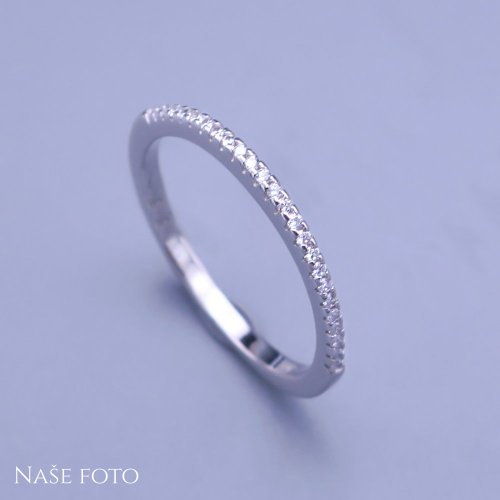 Jednoduchý dámský stříbrný prstýnek s kamínky