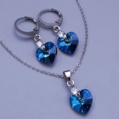 Swarovski dámska sada náušníc a retiazky s príveskom tmavo modrej farby