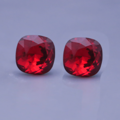 Swarovski náušnice tmavo červené 10 mm