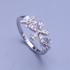 Nádherný dámský stříbrný prstýnek s květinkami