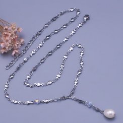 Krásný náhrdelník z chirurgické oceli zdobený krystalky Swarovski