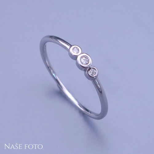 Elegantní dámský stříbrný prstýnek s kamínky