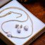 Pozlacená Swarovski souprava perličky 8mm bílé