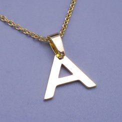 Moderní přívěsek ve tvaru písmena "A" z pozlacené chirurgické oceli