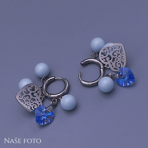 Náušnice z chirurgické oceli se Swarovski srdíčky a perličkami – světle modré