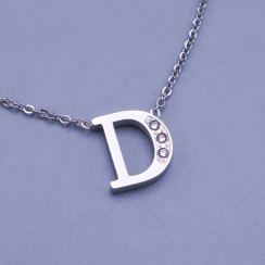 Krásny trblietavý prívesok v tvare písmena "D" z chirurgickej ocele
