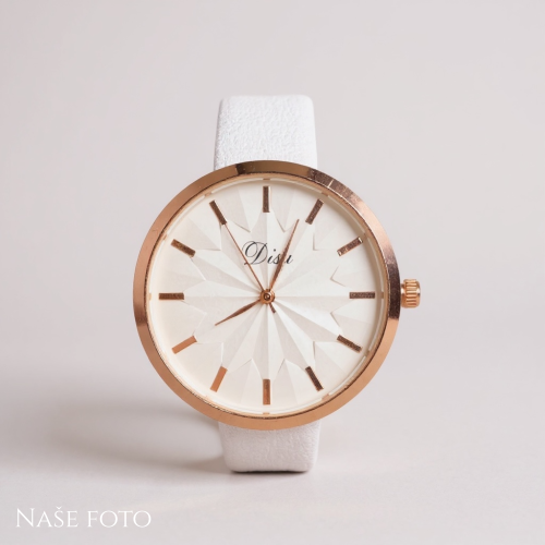 Elegantní bílé dámské hodinky s reliéfním ciferníkem