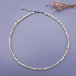 Náhrdelník zo syntetických perličiek
