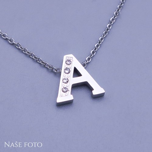 Krásny trblietavý prívesok v tvare písmena "A" z chirurgickej ocele