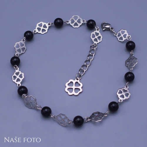 Náramok na nohu z chirurgickej ocele so štvorlístkami a čiernymi Swarovski perlami