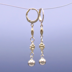 Visací pozlacené náušnice s oválkem, čtyřlístkem a kuličkou