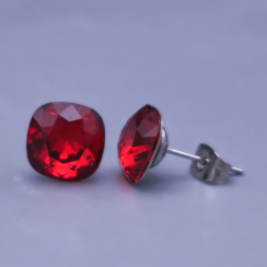 Swarovski náušnice tmavo červené 10 mm