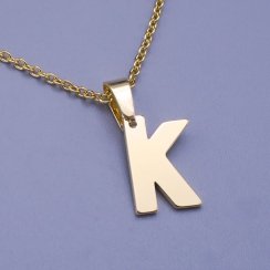 Moderní přívěsek ve tvaru písmena "K" z pozlacené chirurgické oceli