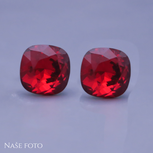 Swarovski náušnice tmavě červené 10 mm