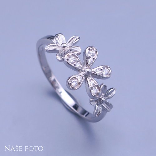 Nádherný dámský stříbrný prstýnek s květinkami
